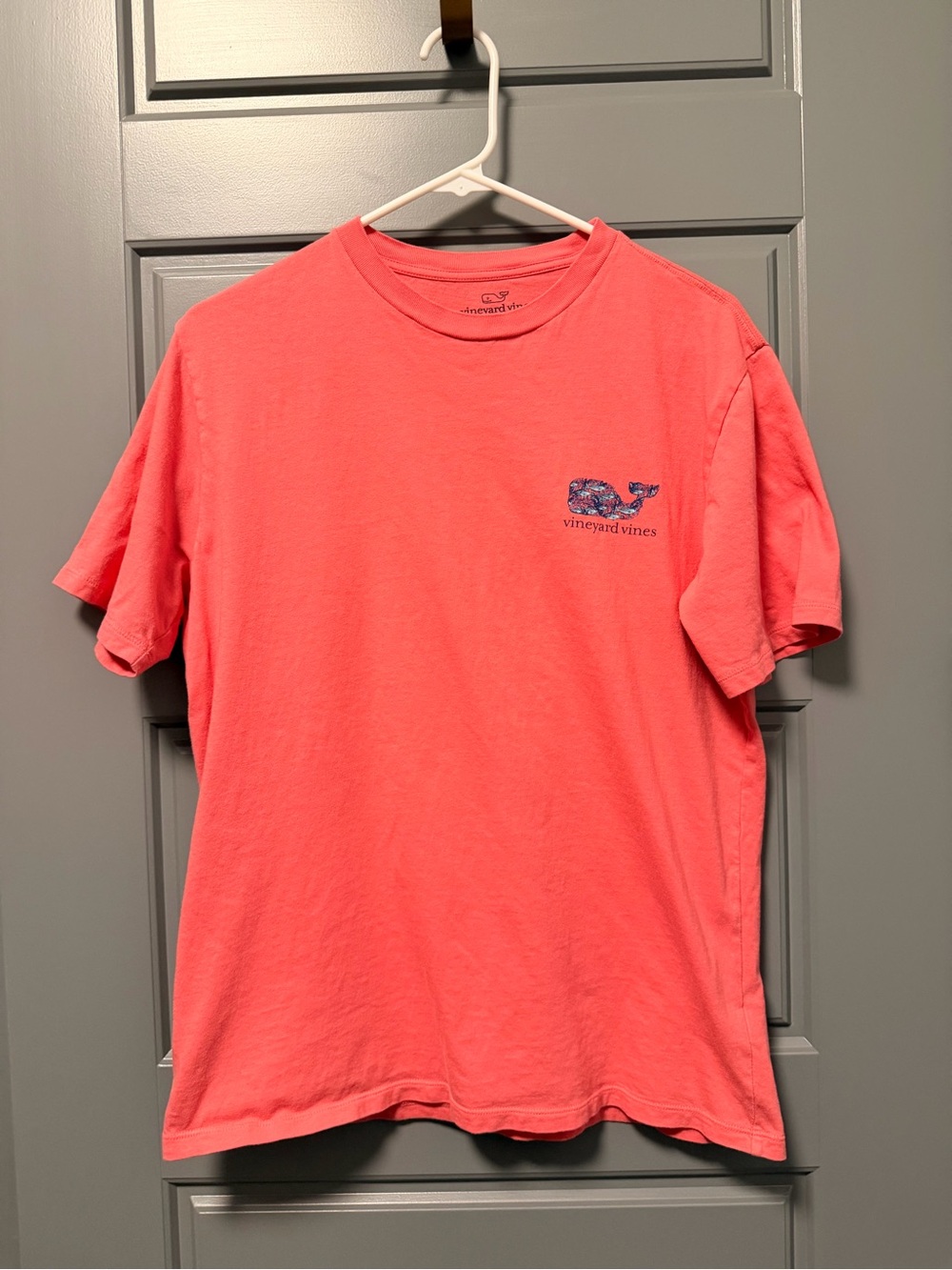 Vineyard Vines Men's Short-Sleeve Tee in Coral with Whale Logo MEDIUM